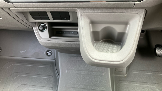 Volkswagen Crafter Cr35 Mwb Diesel Fwd 2.0 TDI 177PS Commerce Plus High Roof Van Auto - Image 14